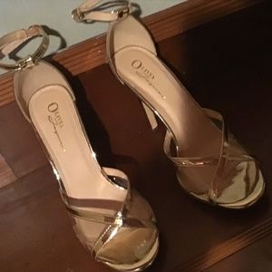 Gold Olivia Ferguson Size 9 heels